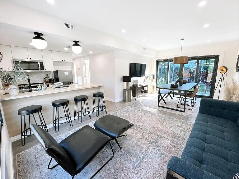1240 NE 17th Ave — Photo 9