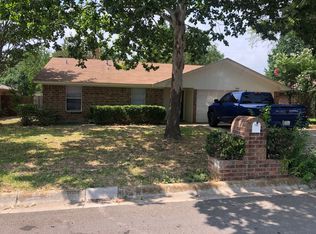 3408 Kingfisher Ln, Denton, TX 76209