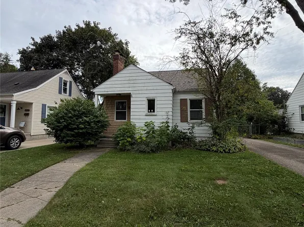 923 Orchard Grove Dr, Royal Oak, MI 48067
