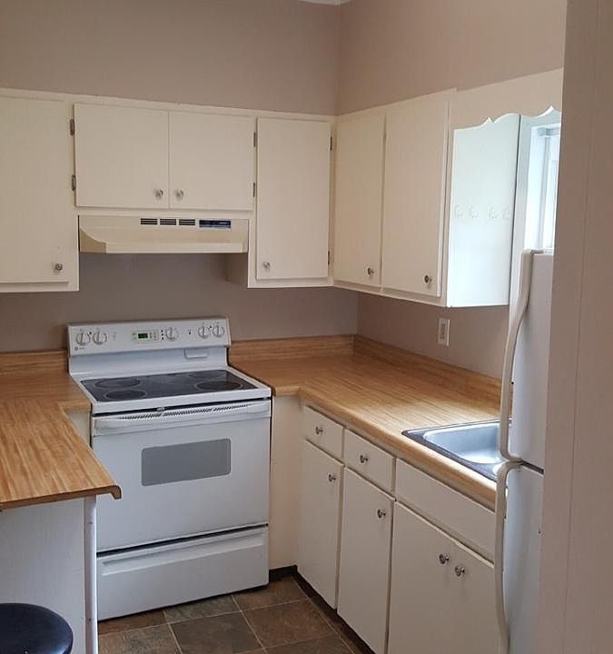 2nd image of 818 Lamont St