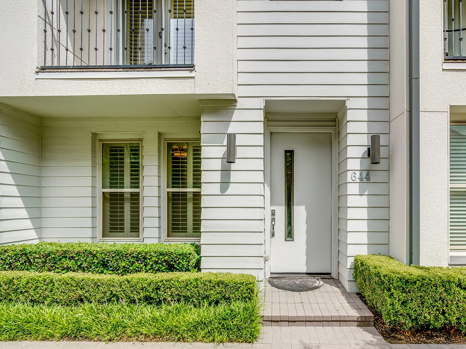 3 bed, 3.5 bath, 2023 sqft, $4,000 — Photo 3