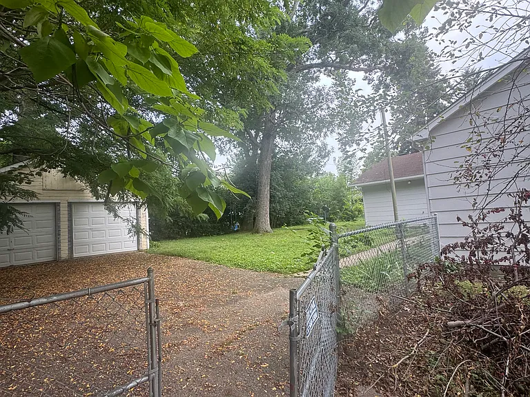 N Gages Lake Dr — Photo 2
