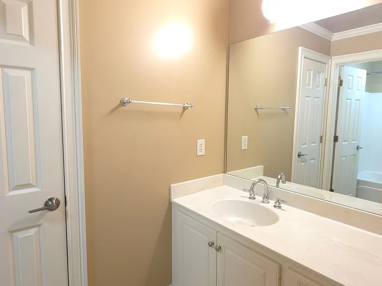606 Lakeshore Ct — Photo 21
