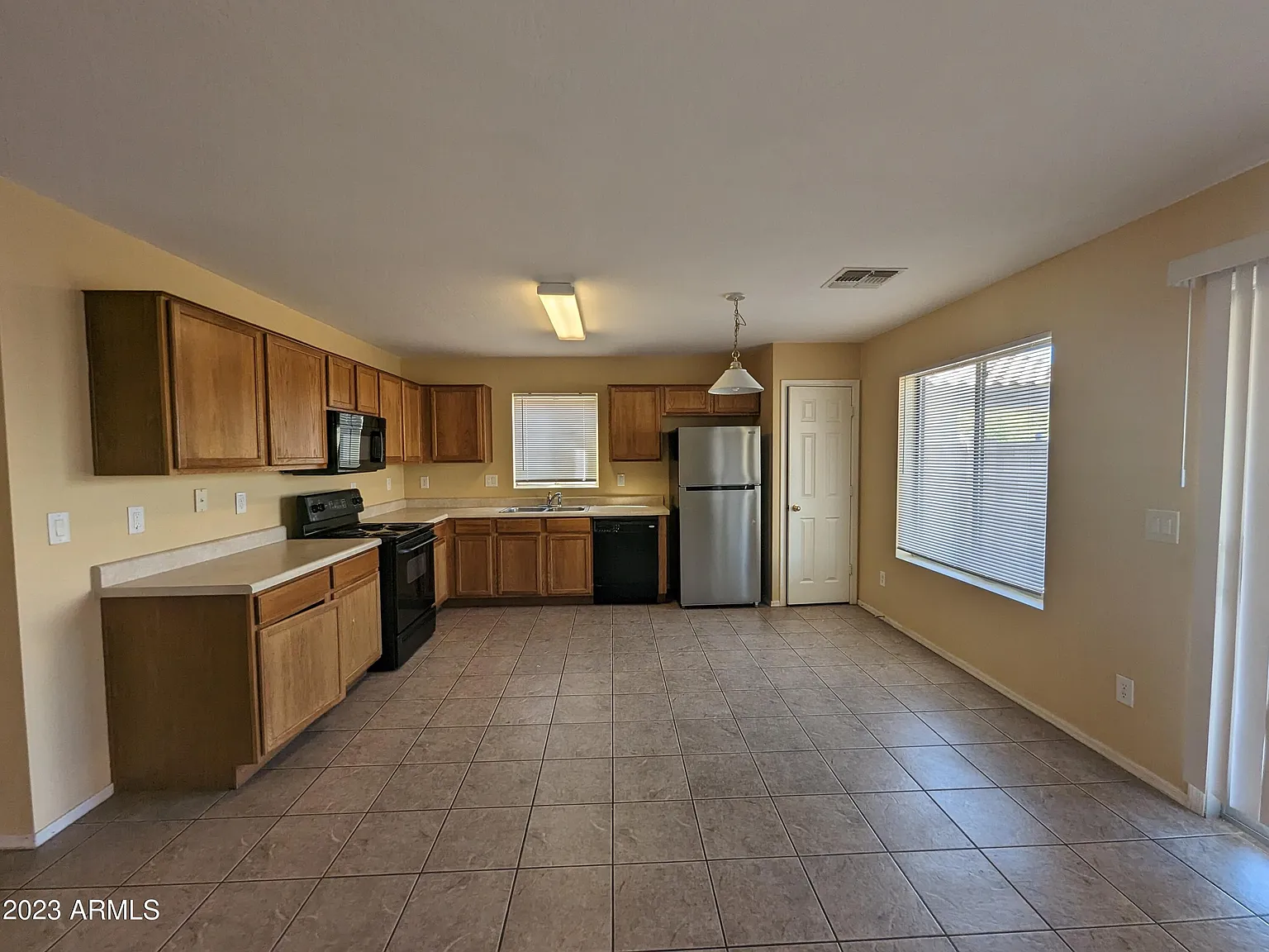 4 bed, 2.5 bath, 2011 sqft, $1,695 — Photo 4