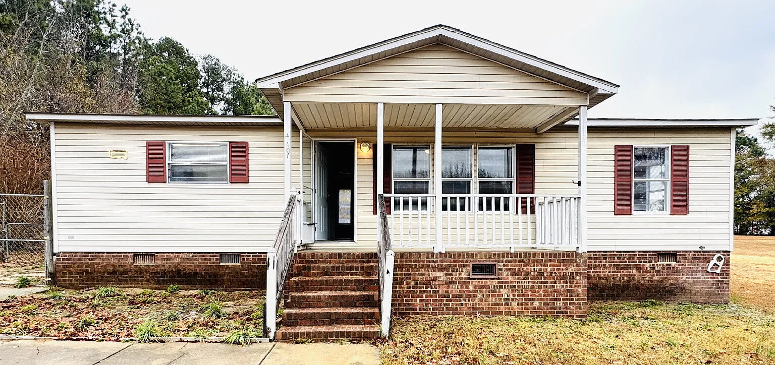3 bed, 2.0 bath, 1336 sqft, $1,300 — Photo 1