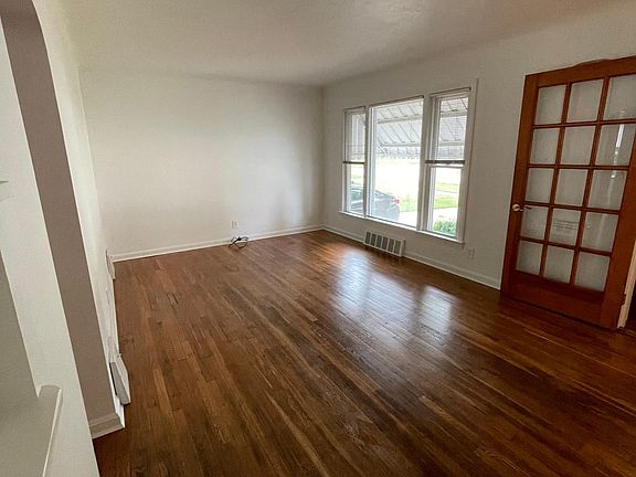 Living Room - Hall to Bedrooms off to left