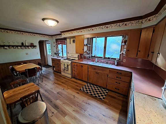 5th image of 6140 N River Rd