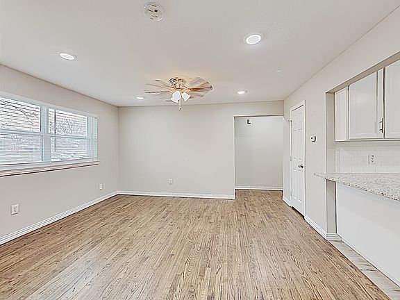 2nd image of 709 Cranbrook Ln