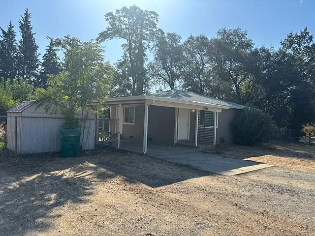 2 bed, 895 sqft, $1,400 — Photo 1