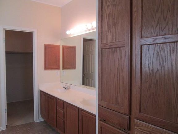 5th image of 16824 Constantinople Ln