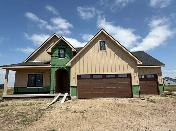 1918 NE Pine Lake Cir, Ankeny, IA 50021