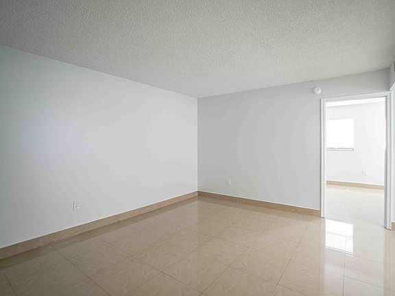 5th image of 2011 Bay Dr Unit 5-2011-5