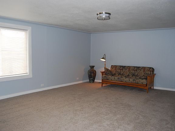 2nd image of 3870 Wellington St