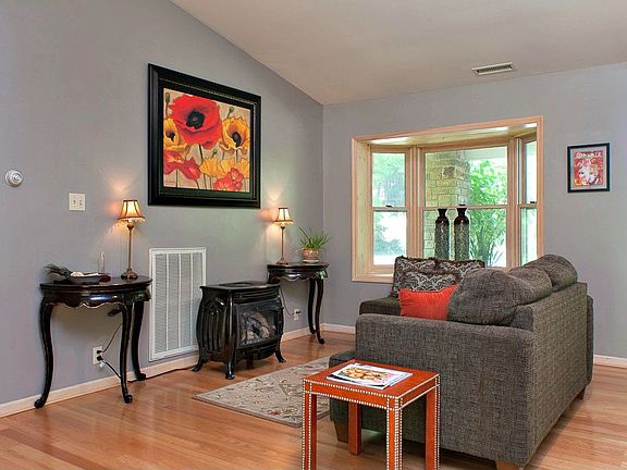 5th image of 1141 Brockmore Dr
