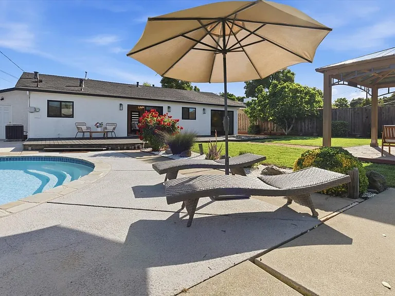 7947 Serena Ct — Photo 33
