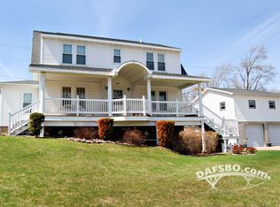 17465 Gardners Ln, Dubuque, IA 52001