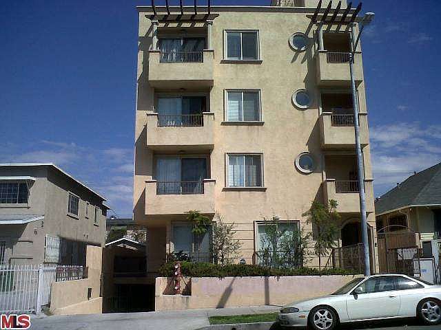 2nd image of 918 S Harvard Blvd Unit 102