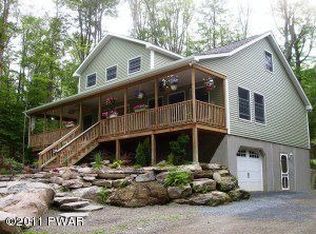 196 Oak Dr, Greentown, PA 18426