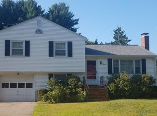 11 Hawthorne Dr, Franklin, MA 02038