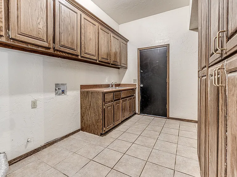 1104 Fox Lake Ln — Photo 40