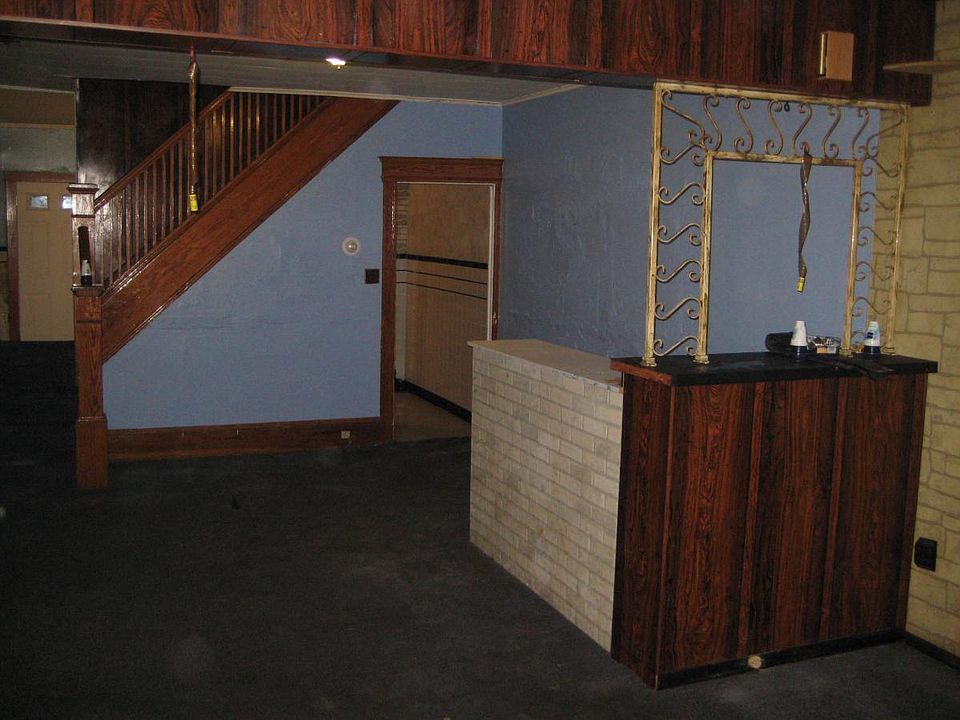 Living Room w/ bar