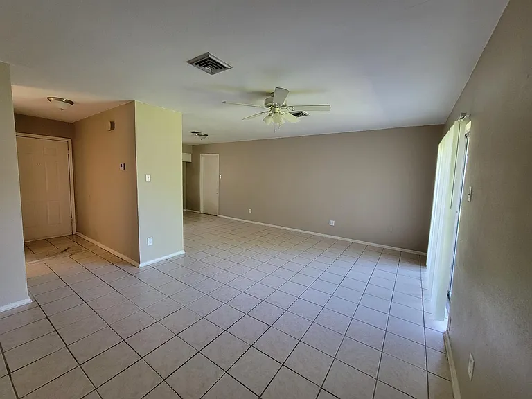 6422 Vincent Dr — Photo 3