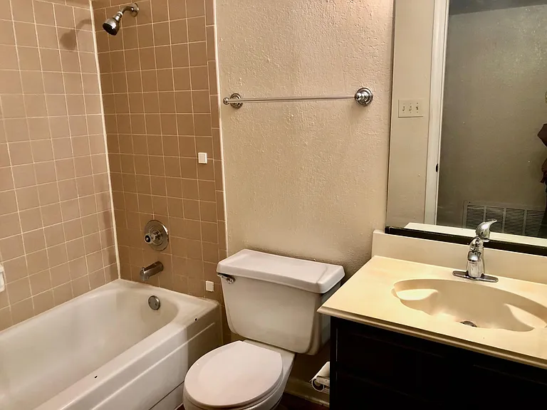 615 Valley Spring Dr — Photo 9