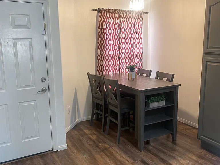 668 Peartree Ln — Photo 2