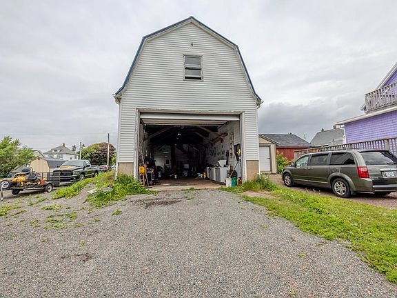 4th image of 172 Main St