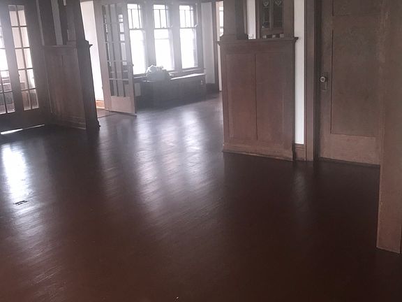 4th image of 325 Cory Ave