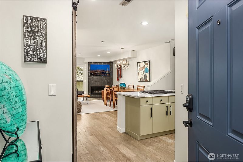 4th image of 9039 NE Juanita Drive #304