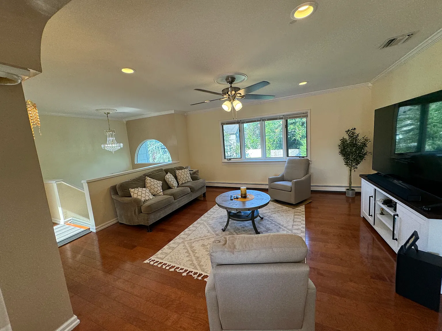 3 bed, 1300 sqft, $3,900 — Photo 2
