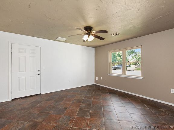 5th image of 602 NE 9th St