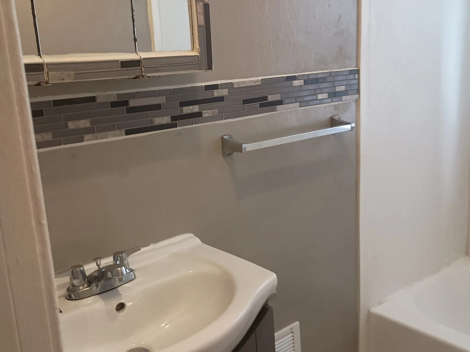 2 bed, 1.5 bath, 1100 sqft, $1,200 — Photo 3