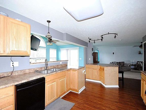 4th image of 10422 Townley Ct