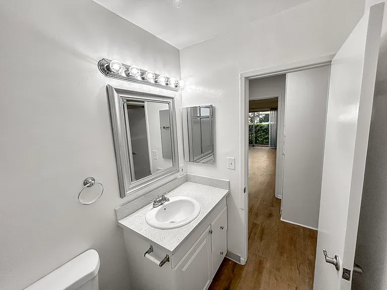 1246 Wellesley Ave #10 — Photo 18