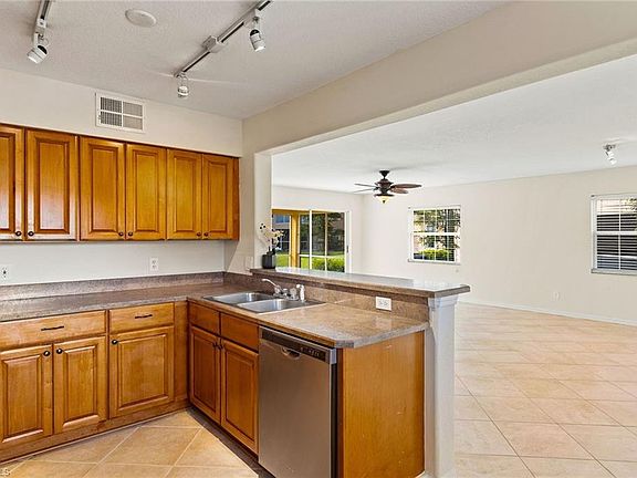 4th image of 9613 Crescent Garden Dr APT 102