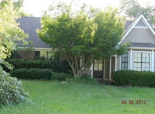 2409 Crestwood Dr, Tupelo, MS 38801