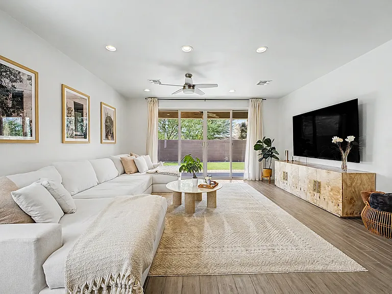 741 E Liberty Ln — Photo 1