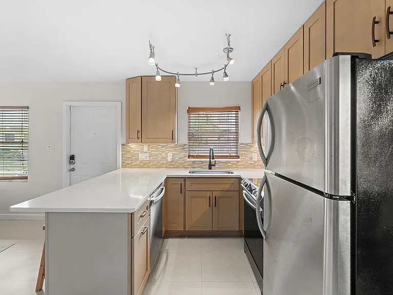 130 Roosevelt Ave #1-7 — Photo 7
