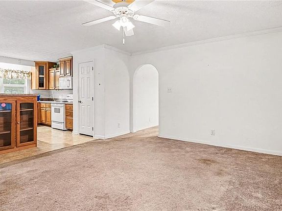 5th image of 226 Greystone Dr