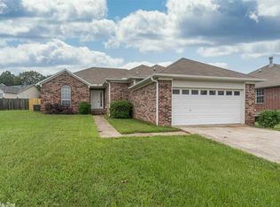 4 Emerald Dr, Maumelle, AR 72113