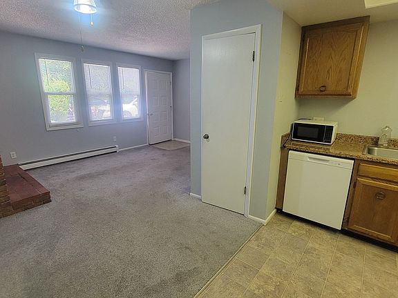 4th image of 127 Crawford Ln #3