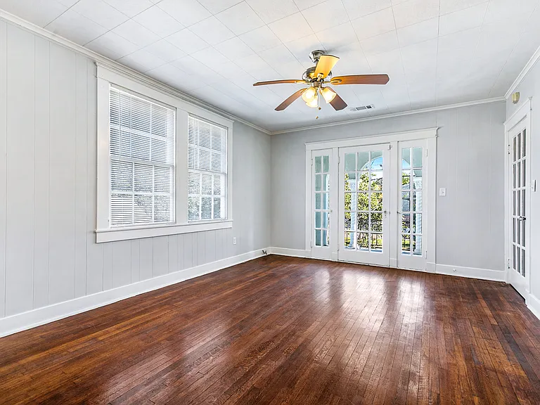 2510 S Carrollton Ave — Photo 2