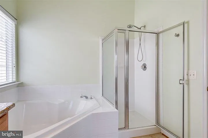 6805 Hollow Glen Ct — Photo 30