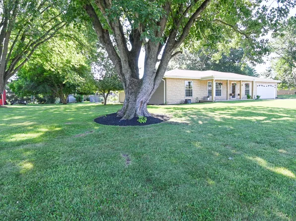 2061 Fairway Dr, Greencastle, IN 46135
