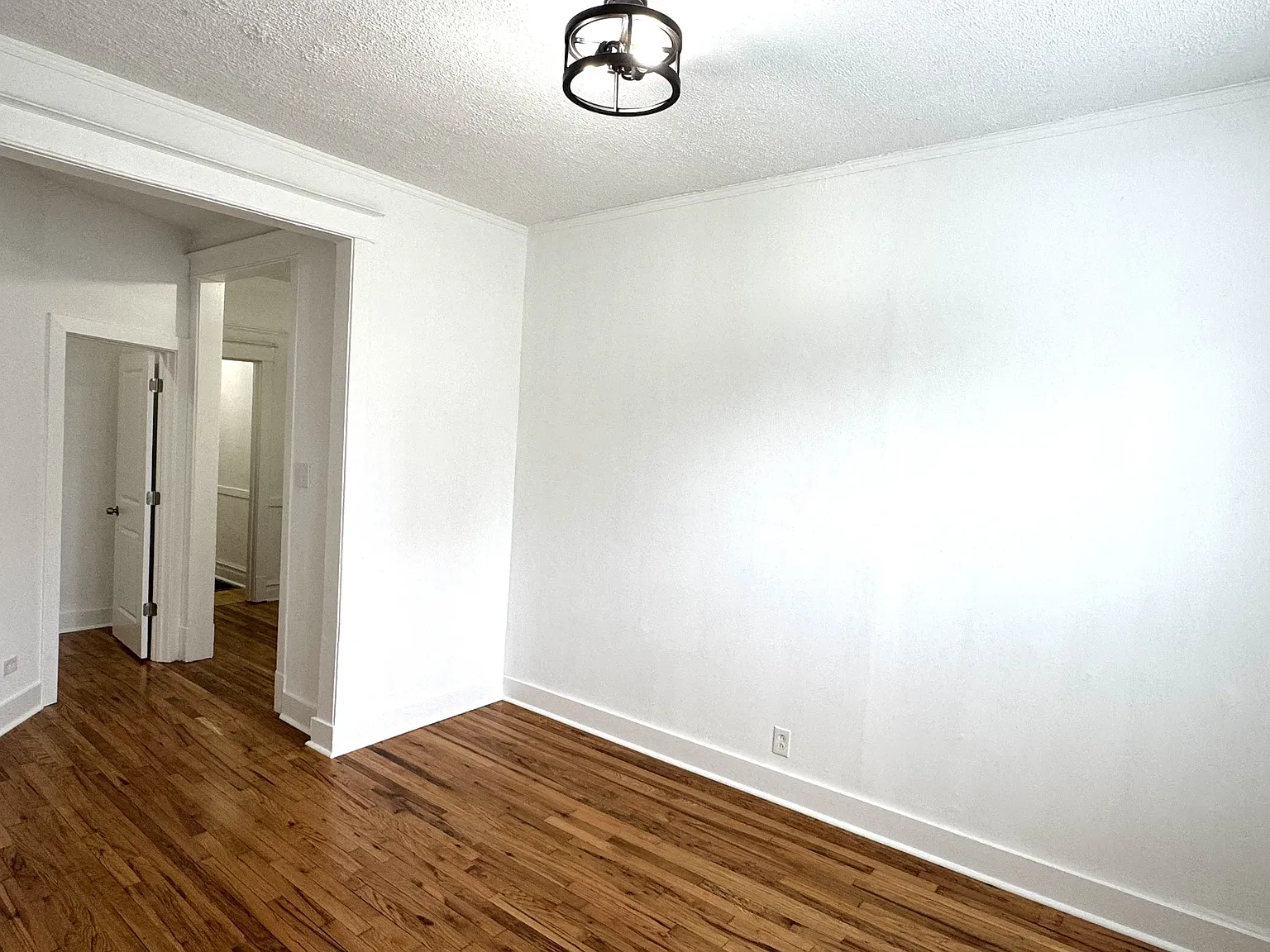 Hirsch / Karlov Building — Photo 4