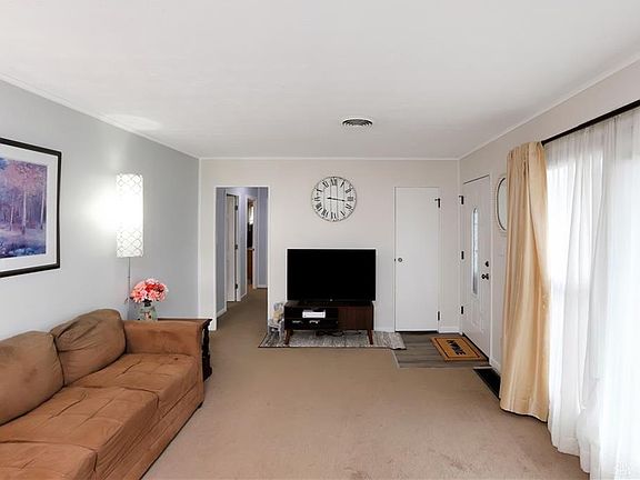 3rd image of 3376 Valleywood Dr