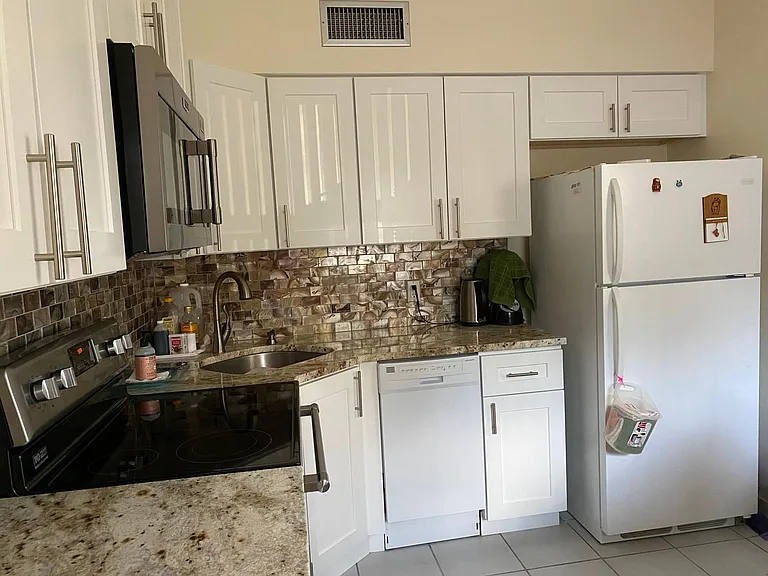 2508 Bay Dr #25 — Photo 8