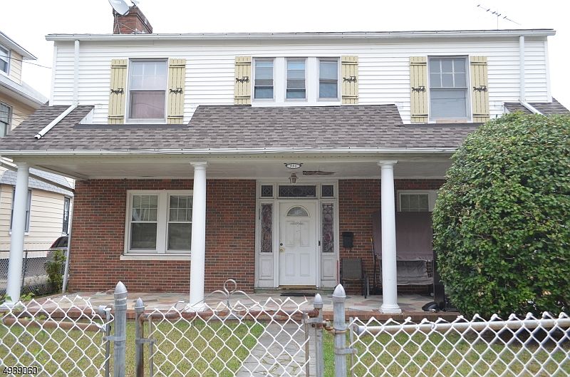 1st image of 551-553 E 29th St